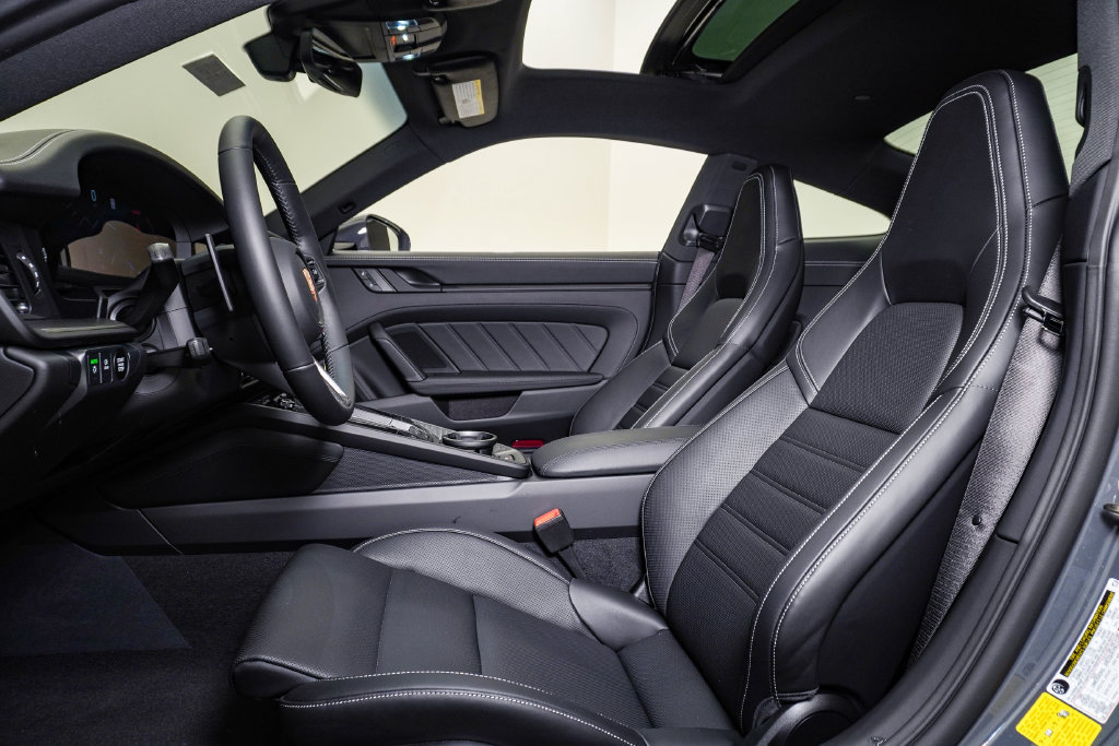 New 2027 Porsche 911 Carrera RWD image 5