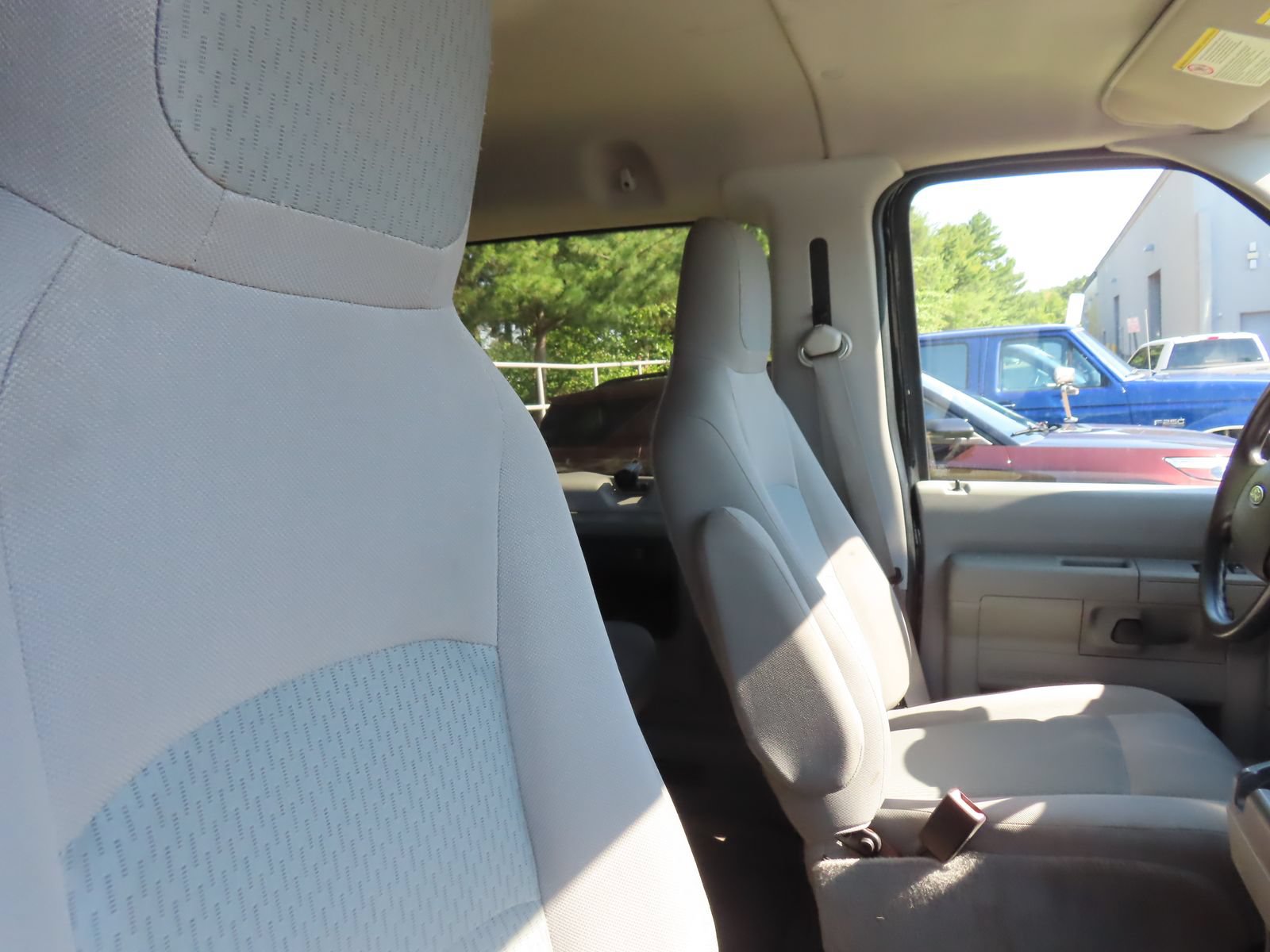 Used 2014 Ford E-350 and Econoline 350 XLT RWD image 25