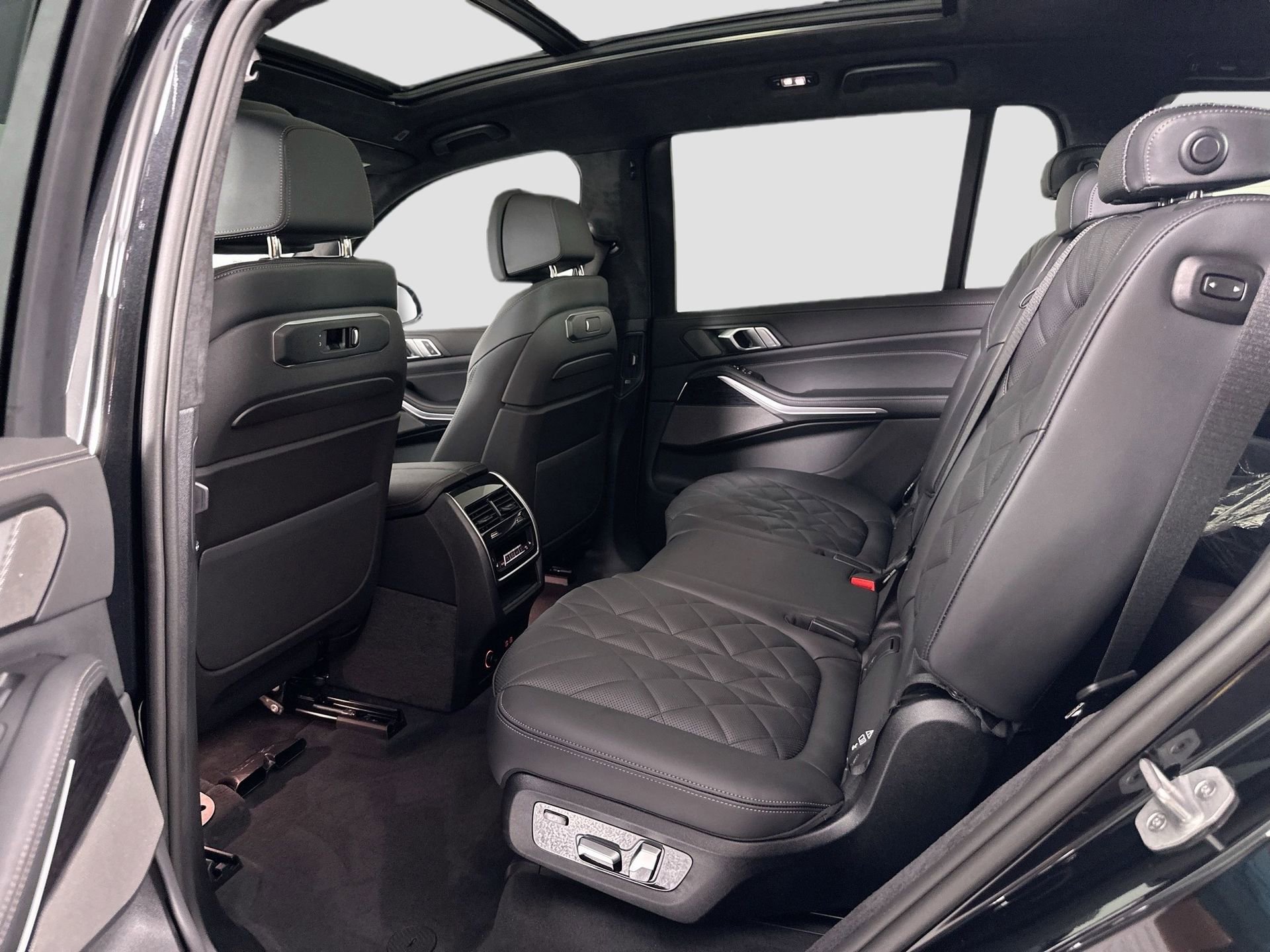 Certified 2026 BMW X7 xDrive40i w/ M Sport Package image 16