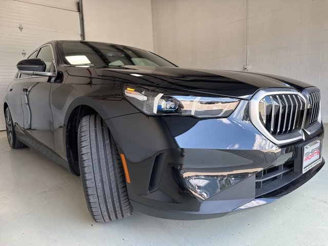 Used 2025 BMW i5 xDrive40 w/ Premium Package image 3