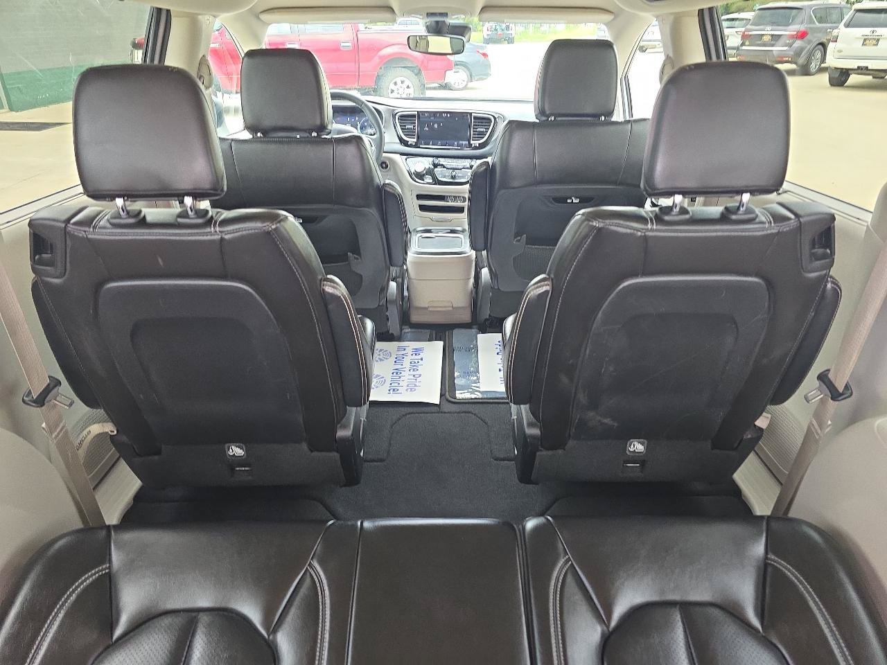 Used 2023 Chrysler Pacifica Touring-L FWD image 6
