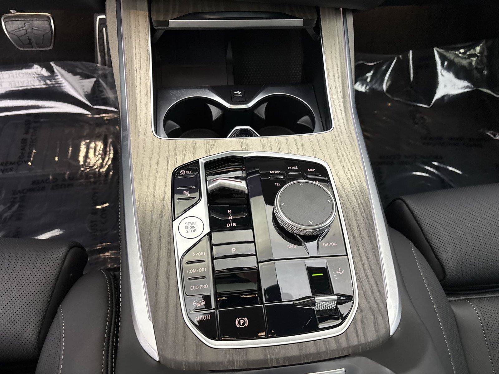 Used 2024 BMW X7 M60i AWD/4WD image 23