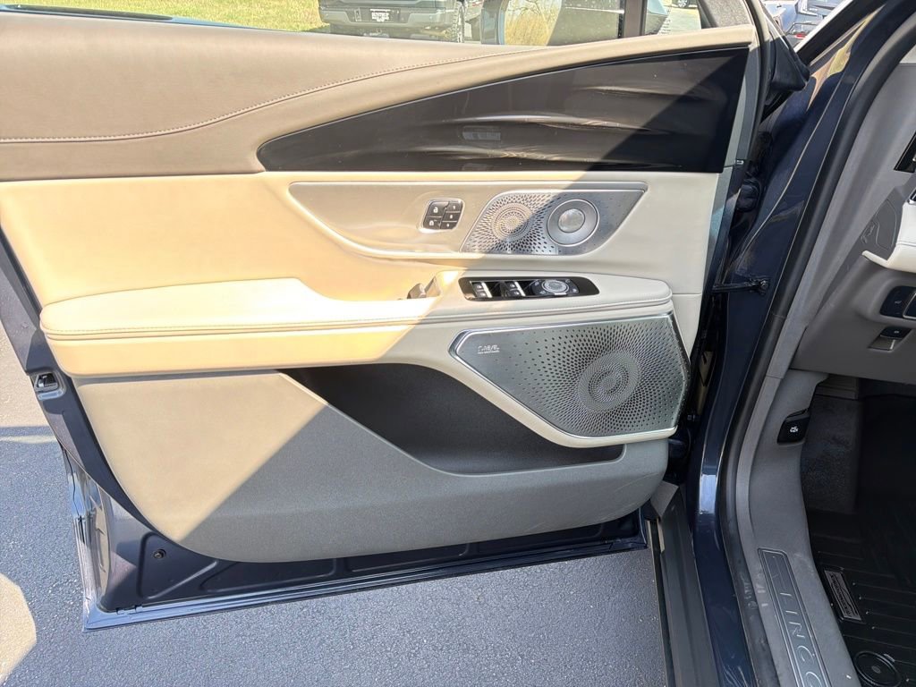 Used 2024 Lincoln Nautilus Reserve w/ Equipment Group 203A image 12