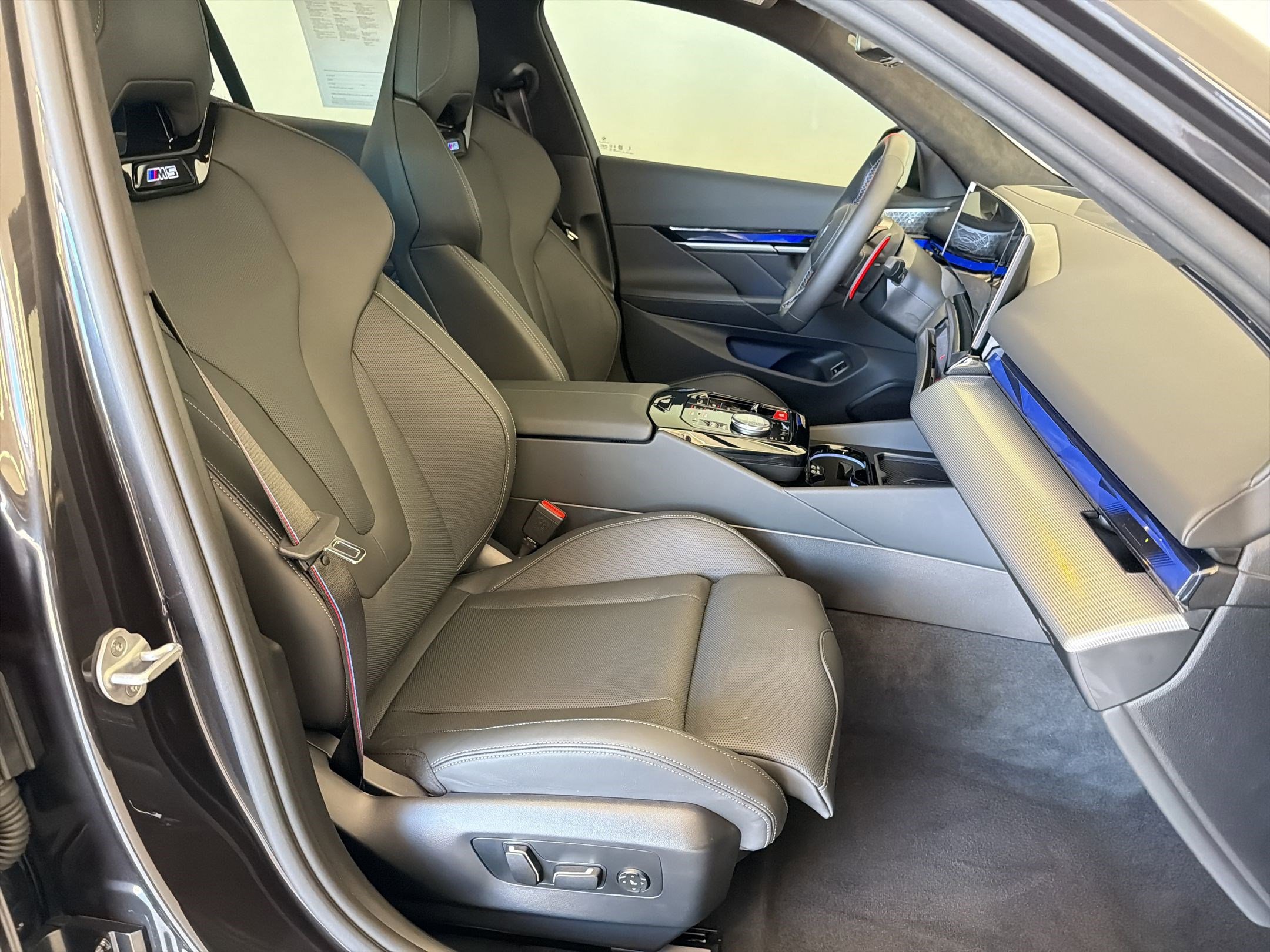 Used 2026 BMW M5 Touring image 31