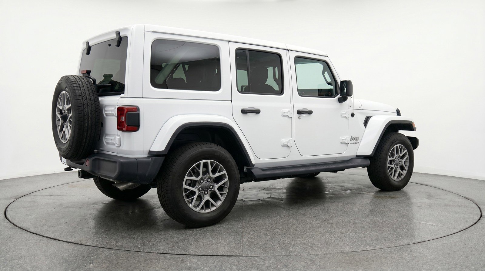 Used 2025 Jeep Wrangler Sahara image 9