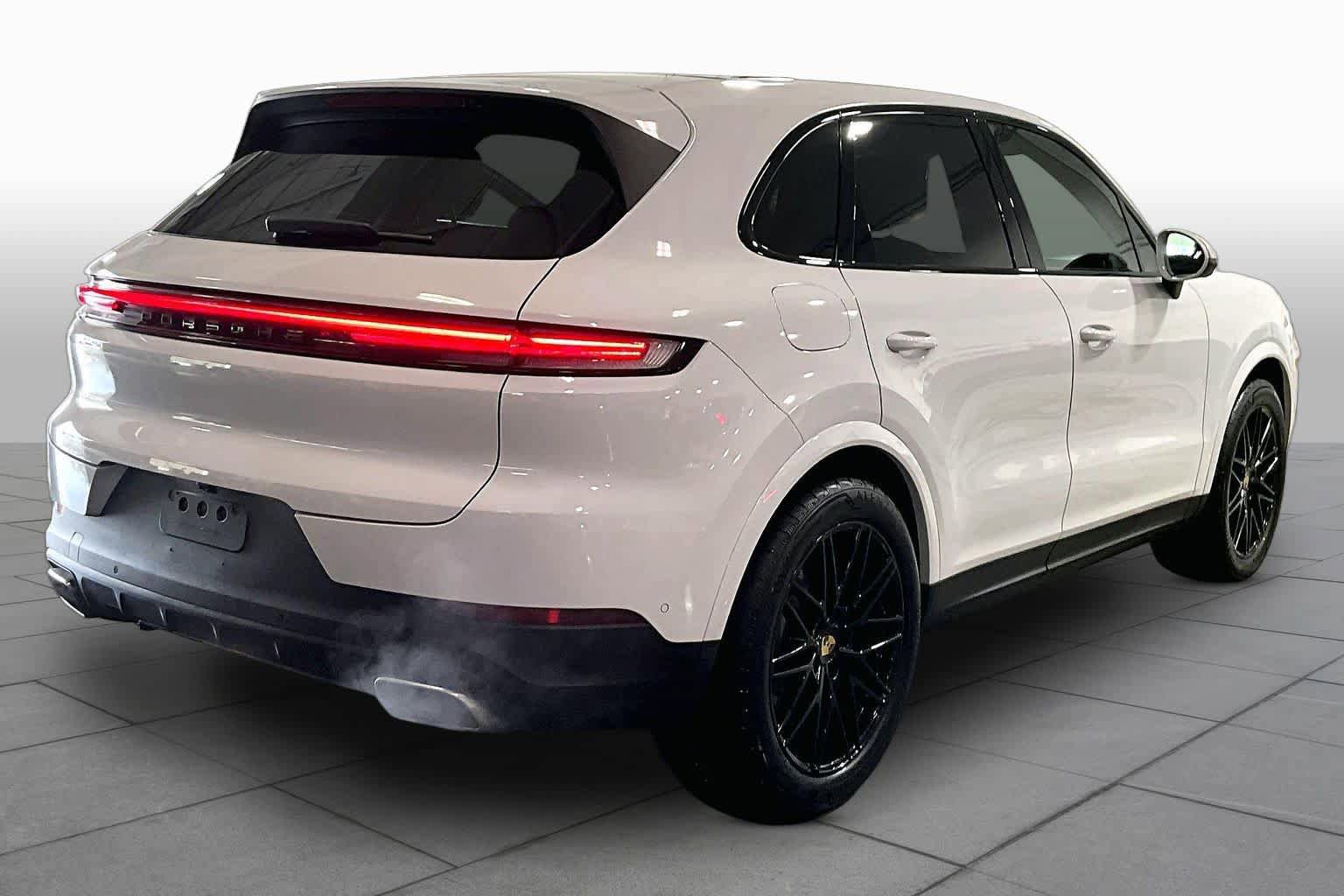 Used 2024 Porsche Cayenne AWD/4WD image 12