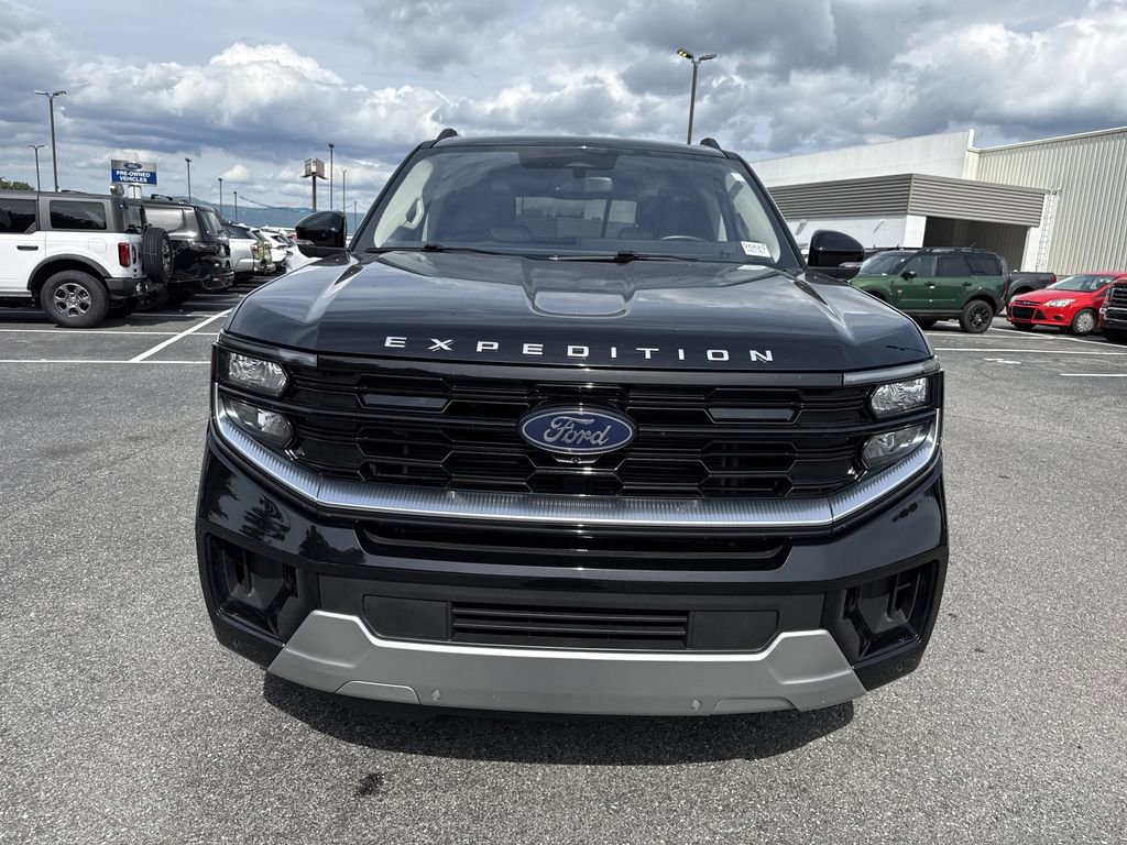 Used 2025 Ford Expedition Platinum AWD/4WD image 2
