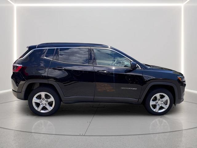 Used 2023 Jeep Compass Latitude w/ Convenience Group AWD/4WD image 4