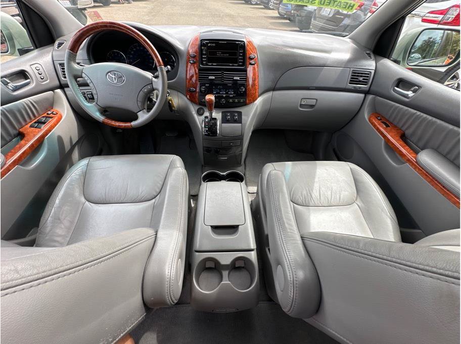 Used 2010 Toyota Sienna XLE Limited w/ XLE Limited Pkg 2 AWD/4WD image 20