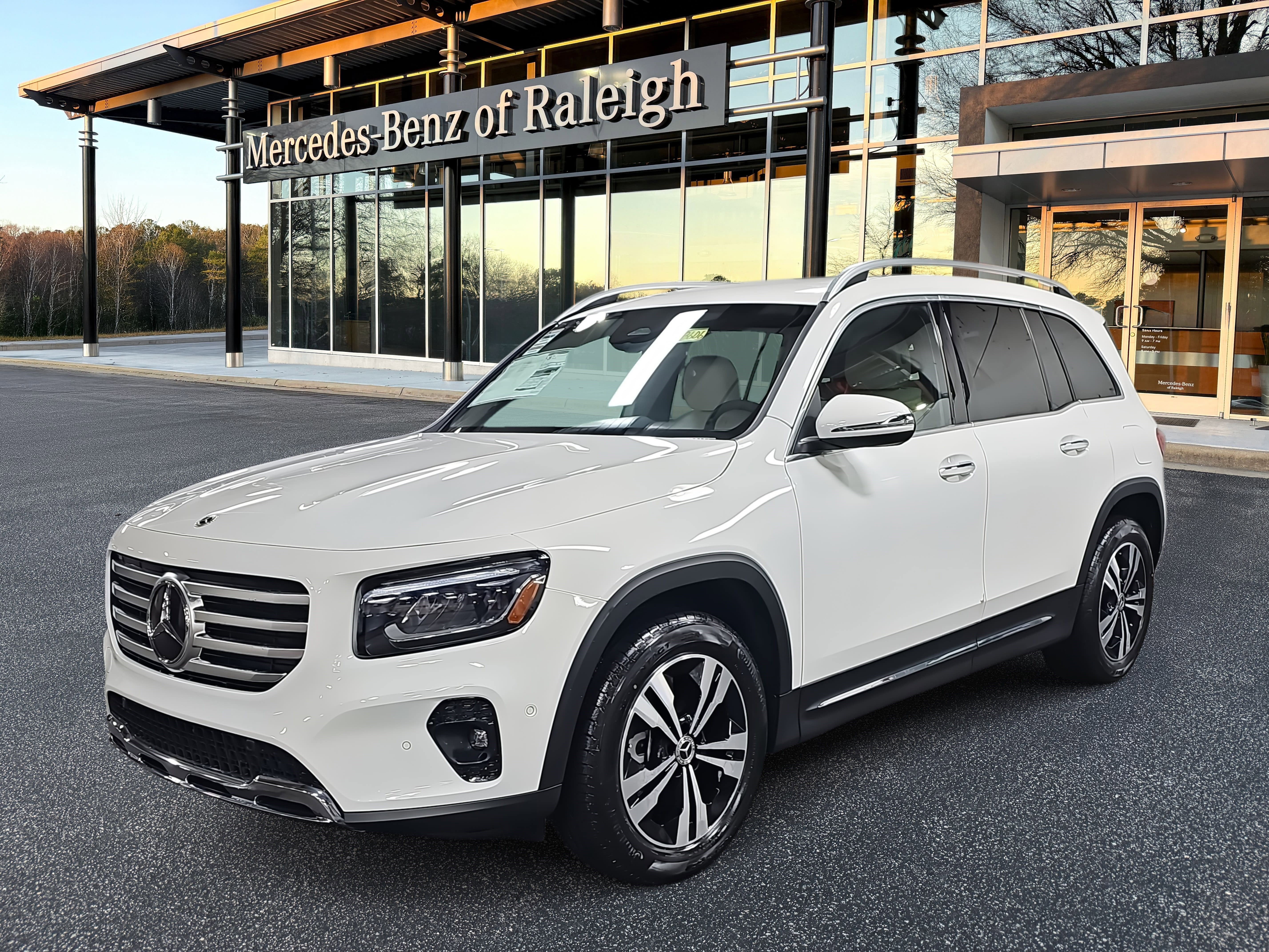 New 2025 Mercedes-Benz GLB 250