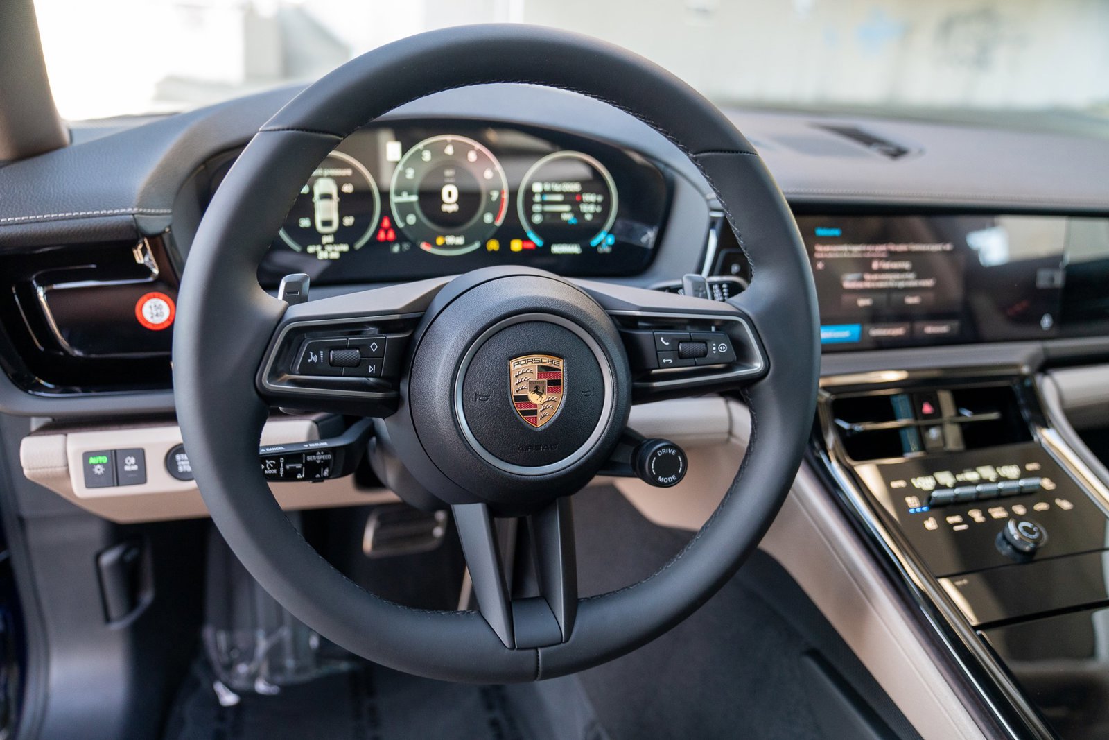 Certified 2025 Porsche Panamera 4 AWD/4WD image 15