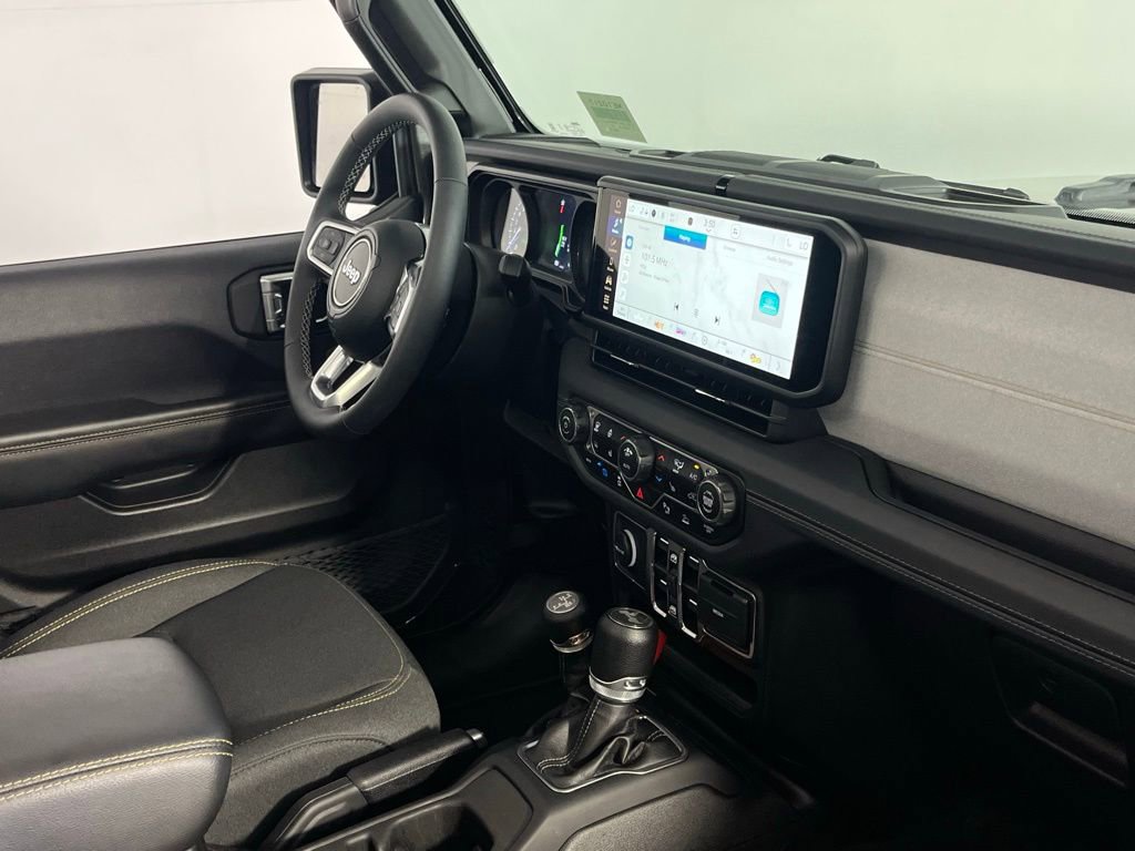 Used 2025 Jeep Wrangler Unlimited Sahara w/ Safety Group image 31