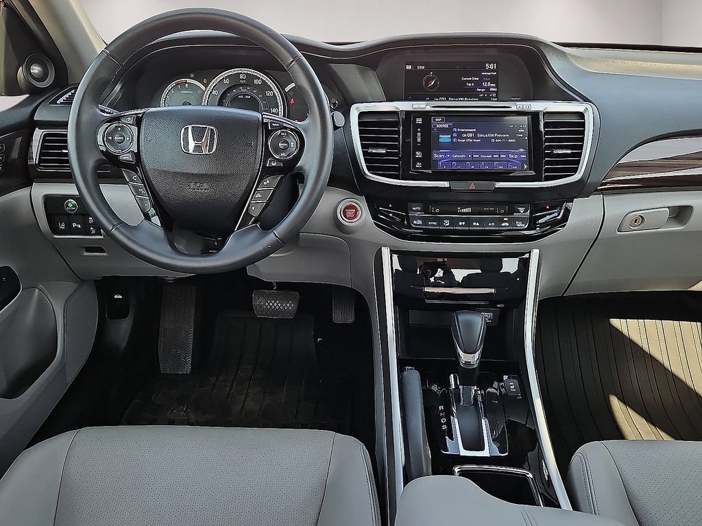 Used 2017 Honda Accord Touring image 18
