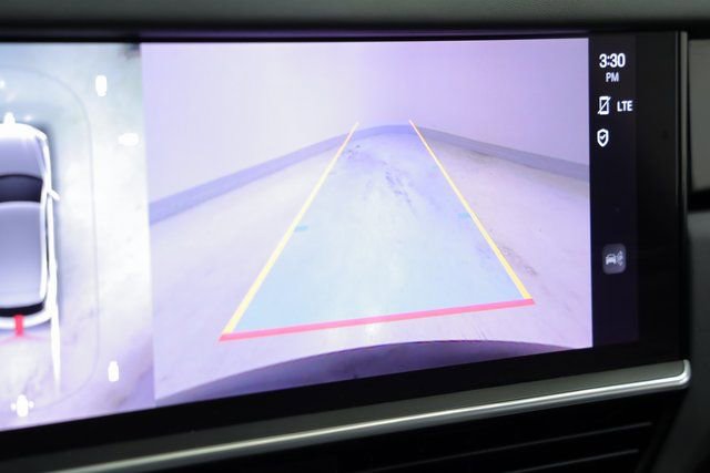 Used 2022 Porsche Cayenne Platinum Edition image 21