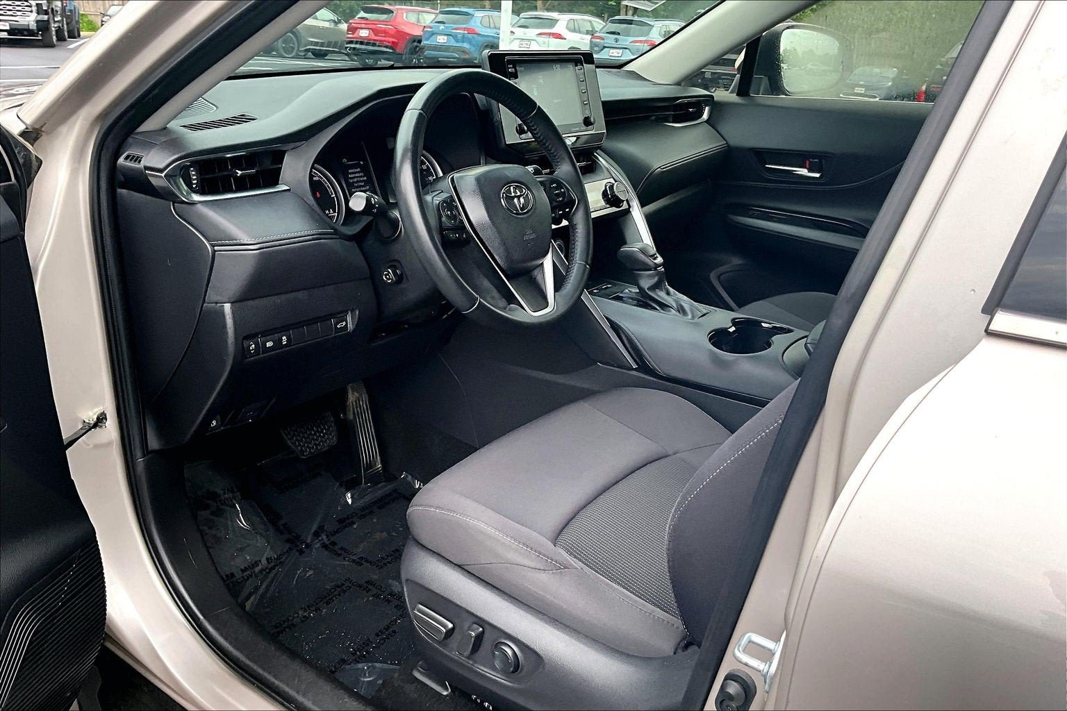 Used 2021 Toyota Venza LE AWD/4WD image 12
