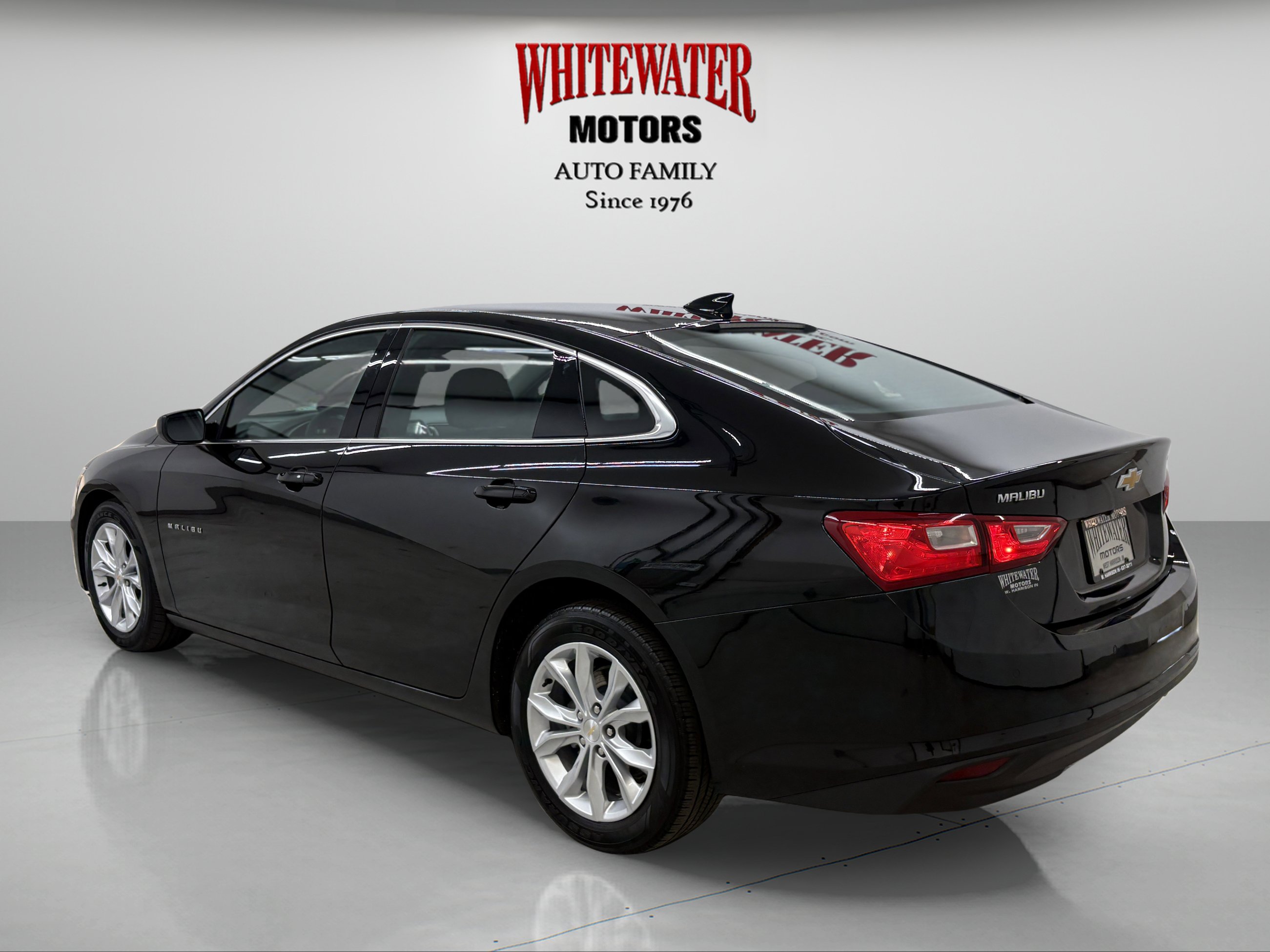 Used 2025 Chevrolet Malibu LT FWD image 2