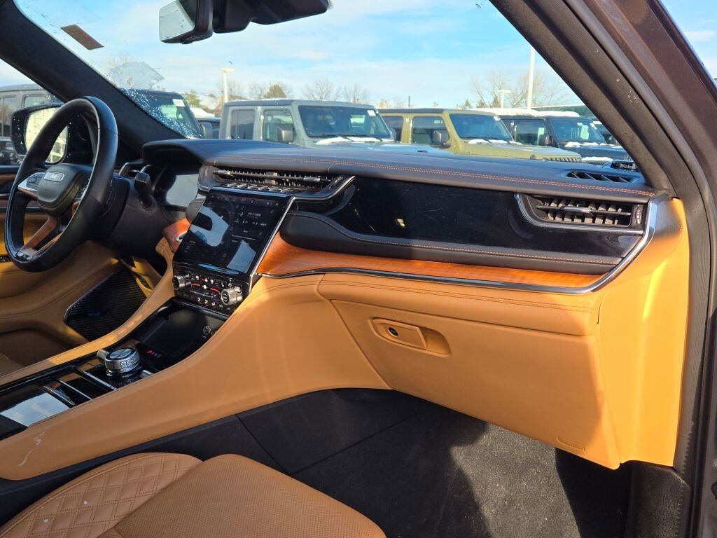 Used 2024 Jeep Grand Cherokee L Summit image 8