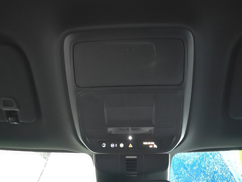 Used 2024 GMC Acadia Elevation image 19