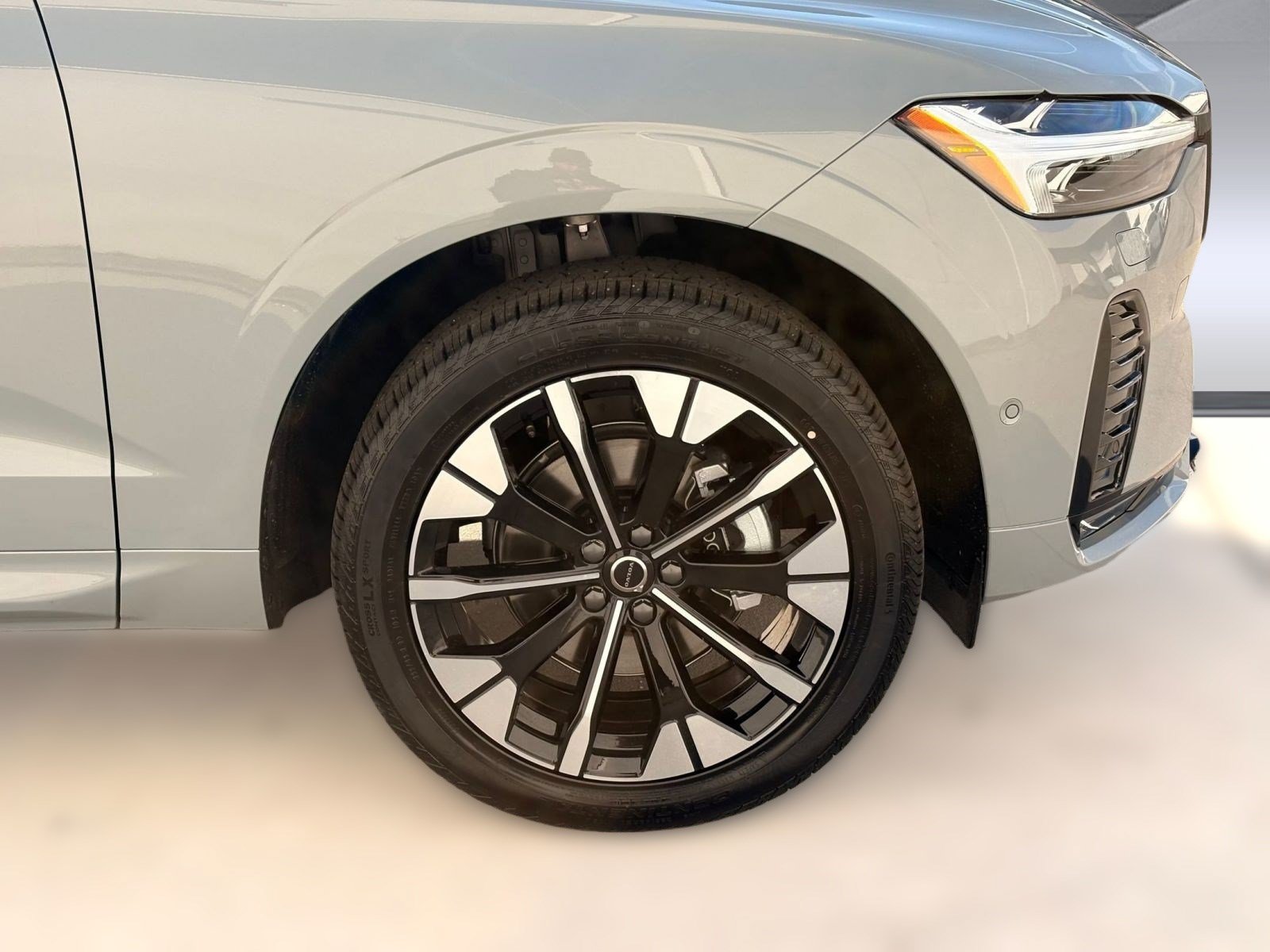 Used 2026 Volvo XC60 B5 Plus w/ Protection Package Premier AWD/4WD image 11