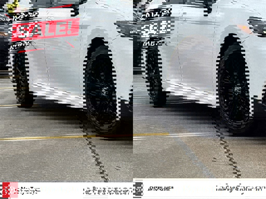 Used 2025 Toyota Camry SE image 3