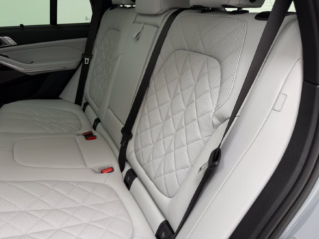 Used 2026 BMW X5 xDrive40i w/ M Sport Package AWD/4WD image 35