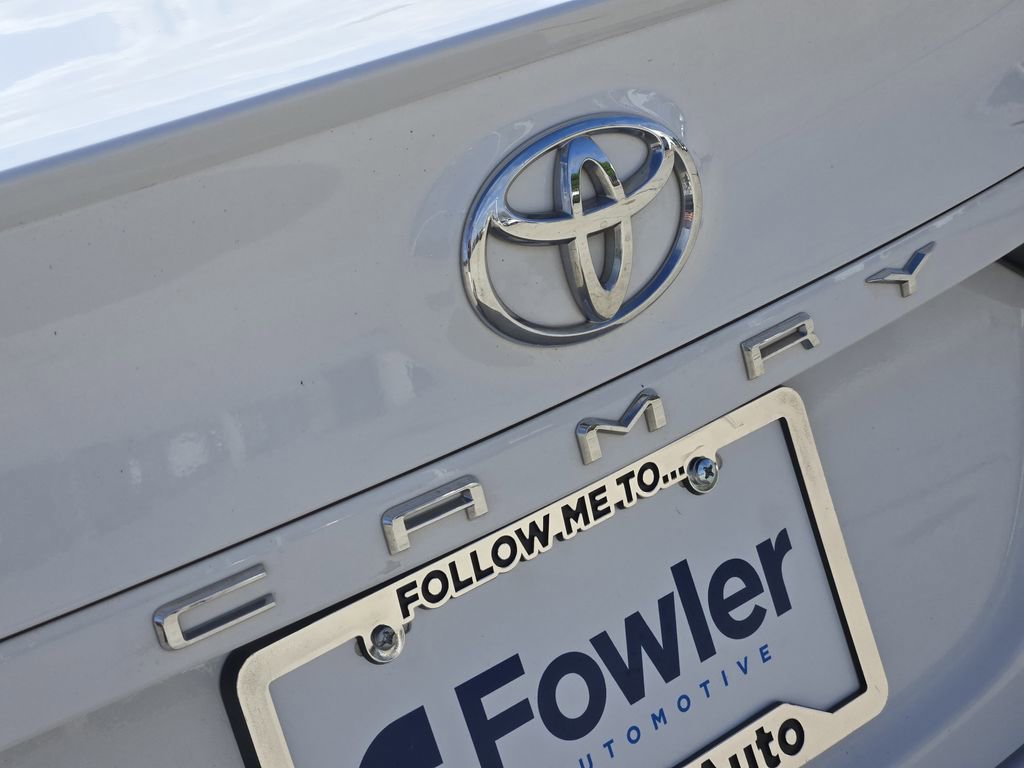 Used 2020 Toyota Camry SE image 11