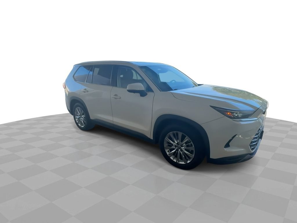 Used 2024 Toyota Grand Highlander AWD image 2