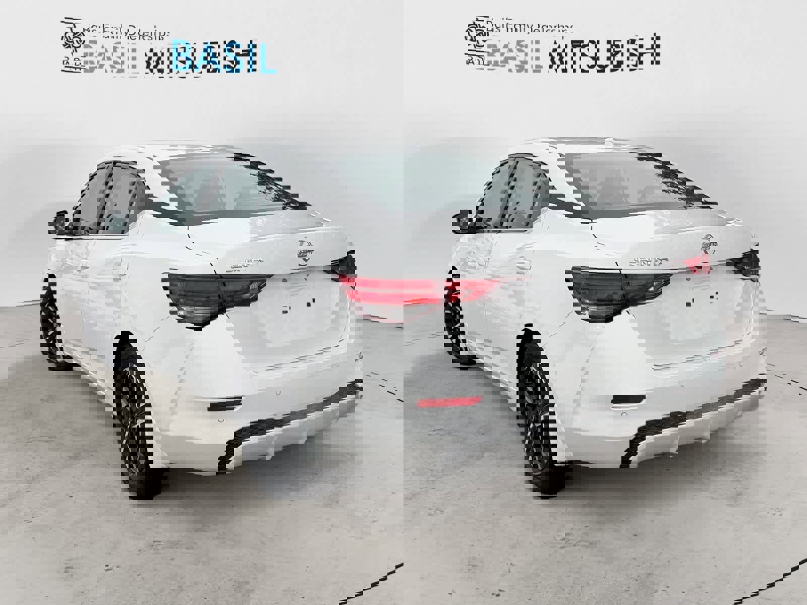 Used 2025 Nissan Sentra SV image 3