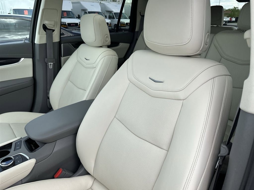 Used 2020 Cadillac XT6 Premium Luxury AWD/4WD image 11