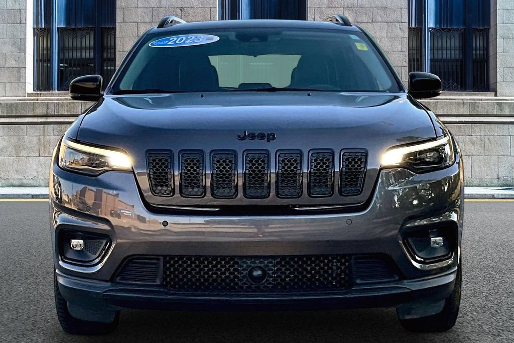 Used 2023 Jeep Cherokee Altitude Lux AWD/4WD image 3
