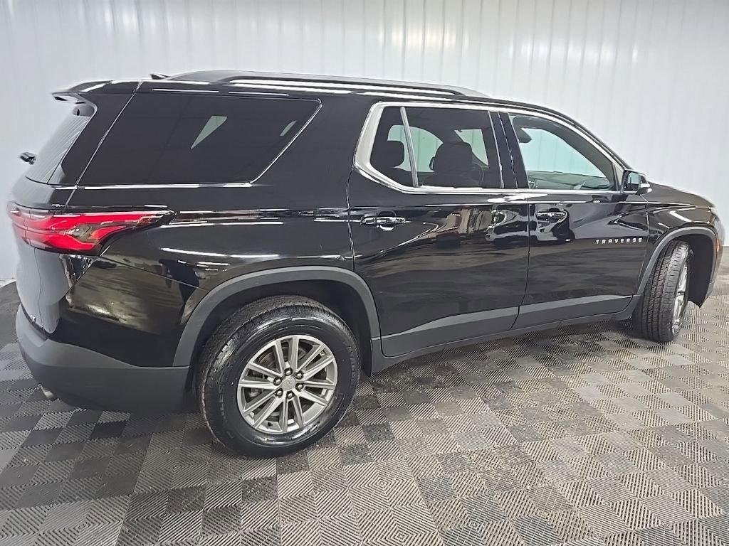 Used 2023 Chevrolet Traverse LT image 3
