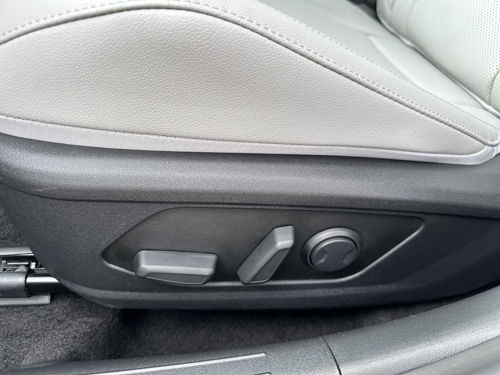 New 2026 Hyundai Elantra Limited FWD image 10