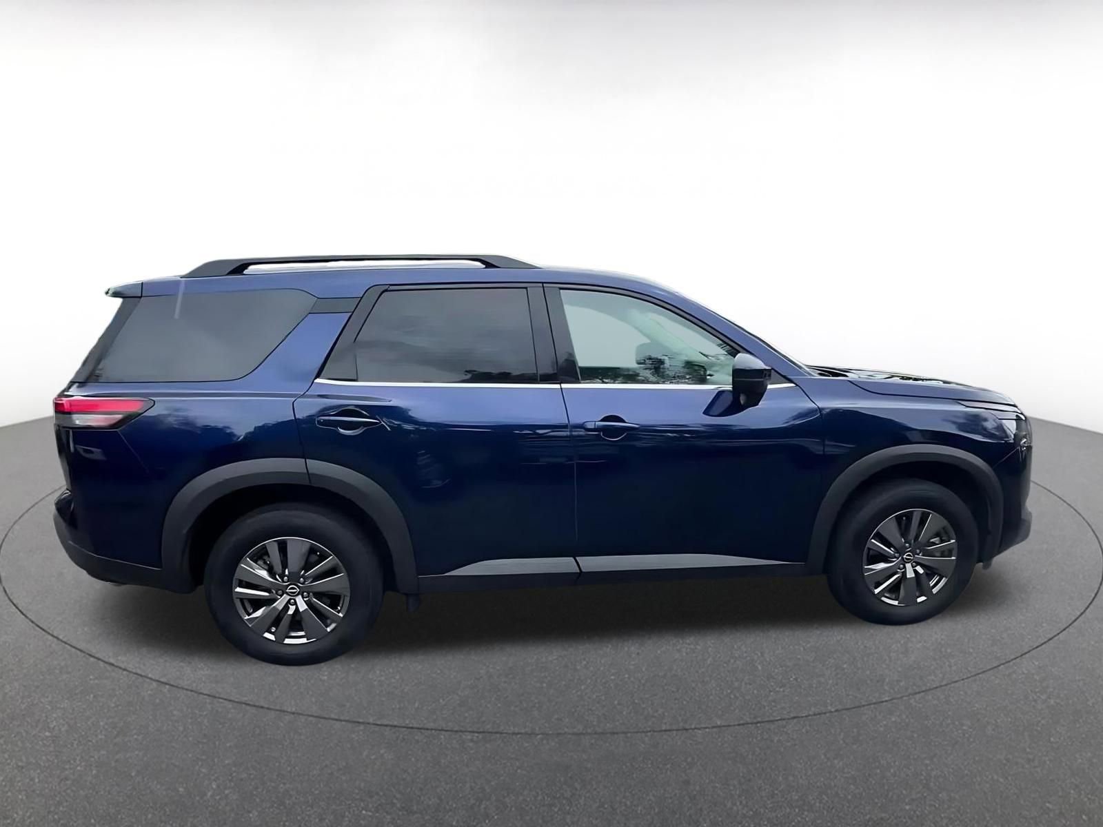 Used 2025 Nissan Pathfinder SV FWD image 16