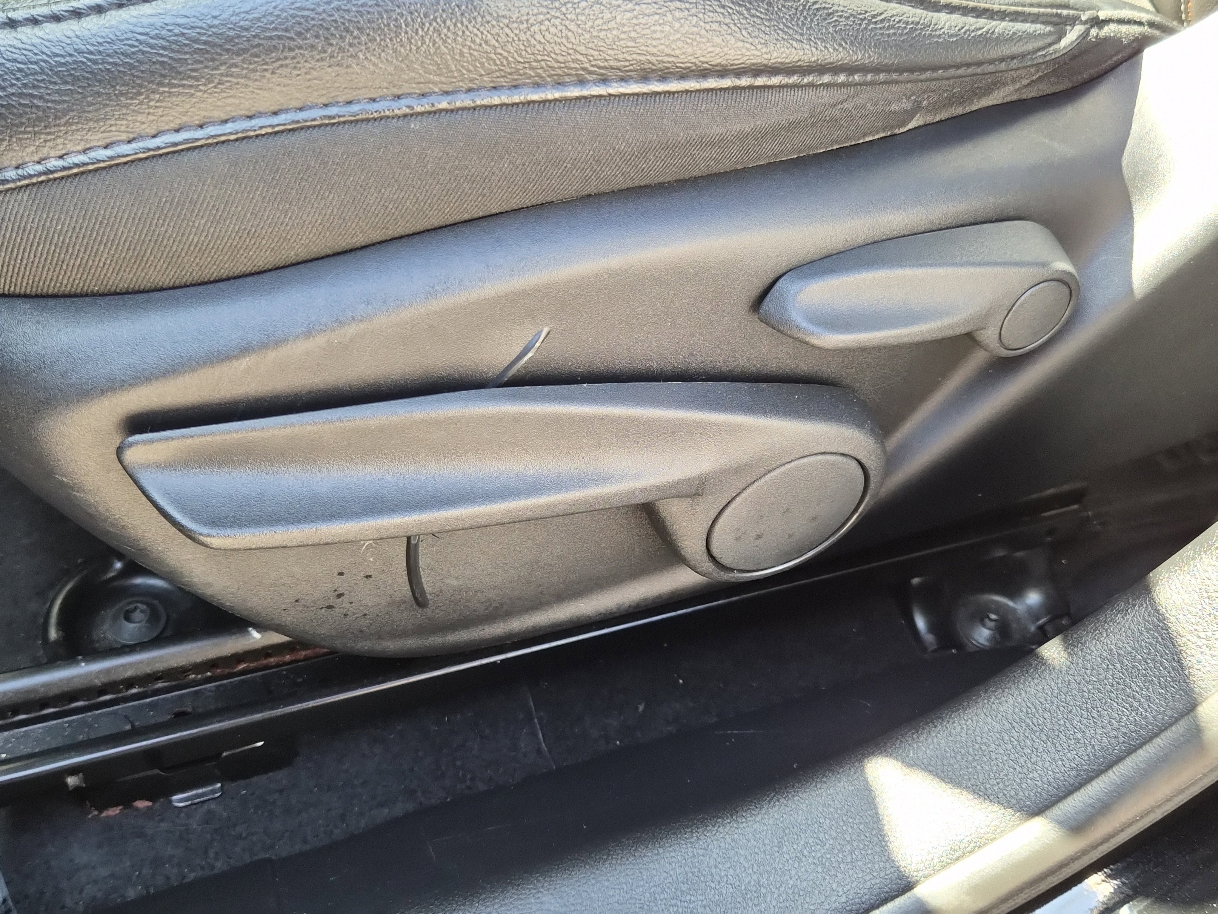 Used 2018 Jeep Compass Latitude w/ Cold Weather Group image 21