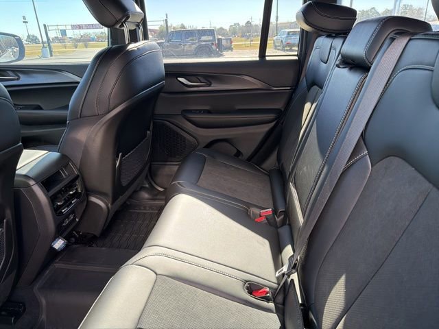 New 2025 Jeep Grand Cherokee Altitude image 19