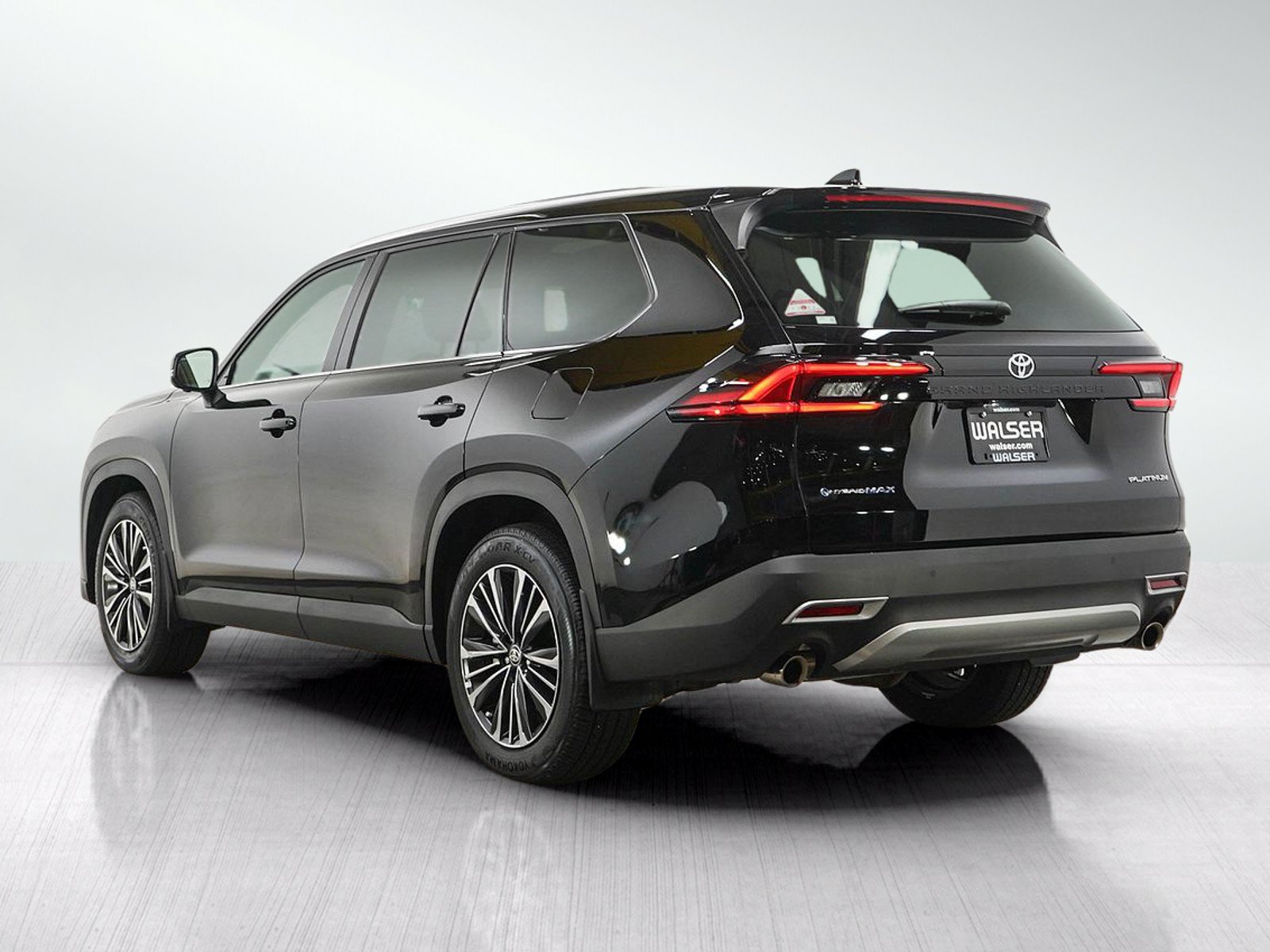 Used 2025 Toyota Grand Highlander AWD Hybrid image 3