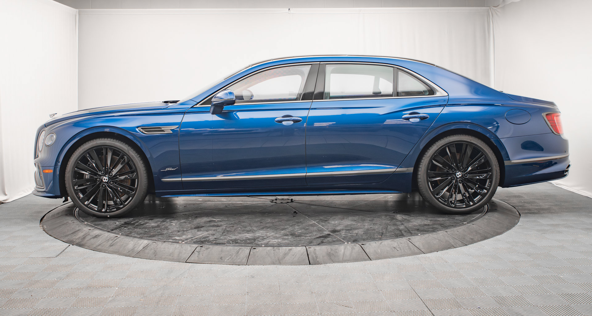 New 2026 Bentley Flying Spur Plug-In Hybrid AWD/4WD image 6