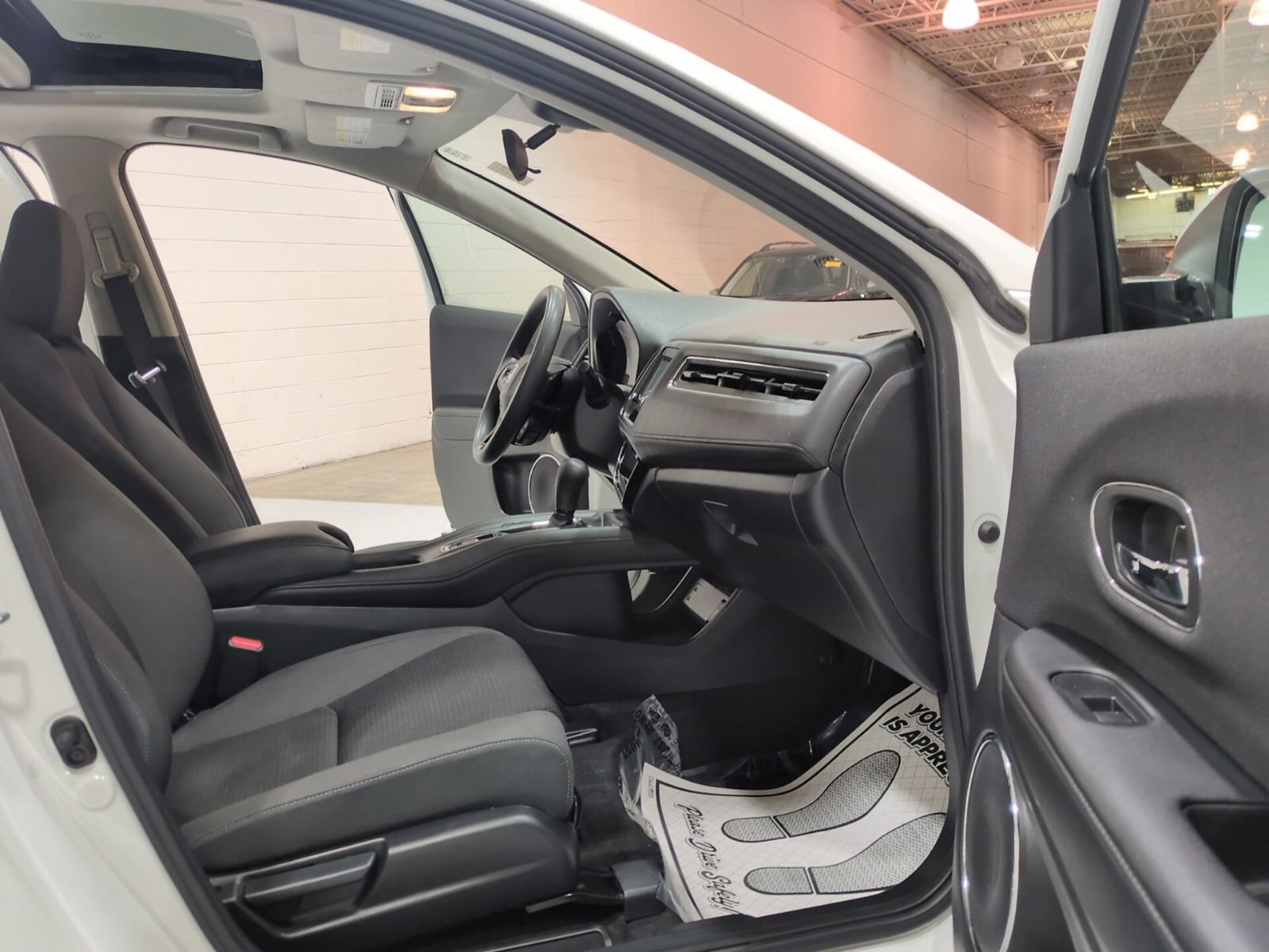 Used 2022 Honda HR-V EX image 9