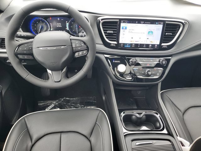 New 2027 Chrysler Pacifica Limited w/ Family Tech Group AWD/4WD image 13
