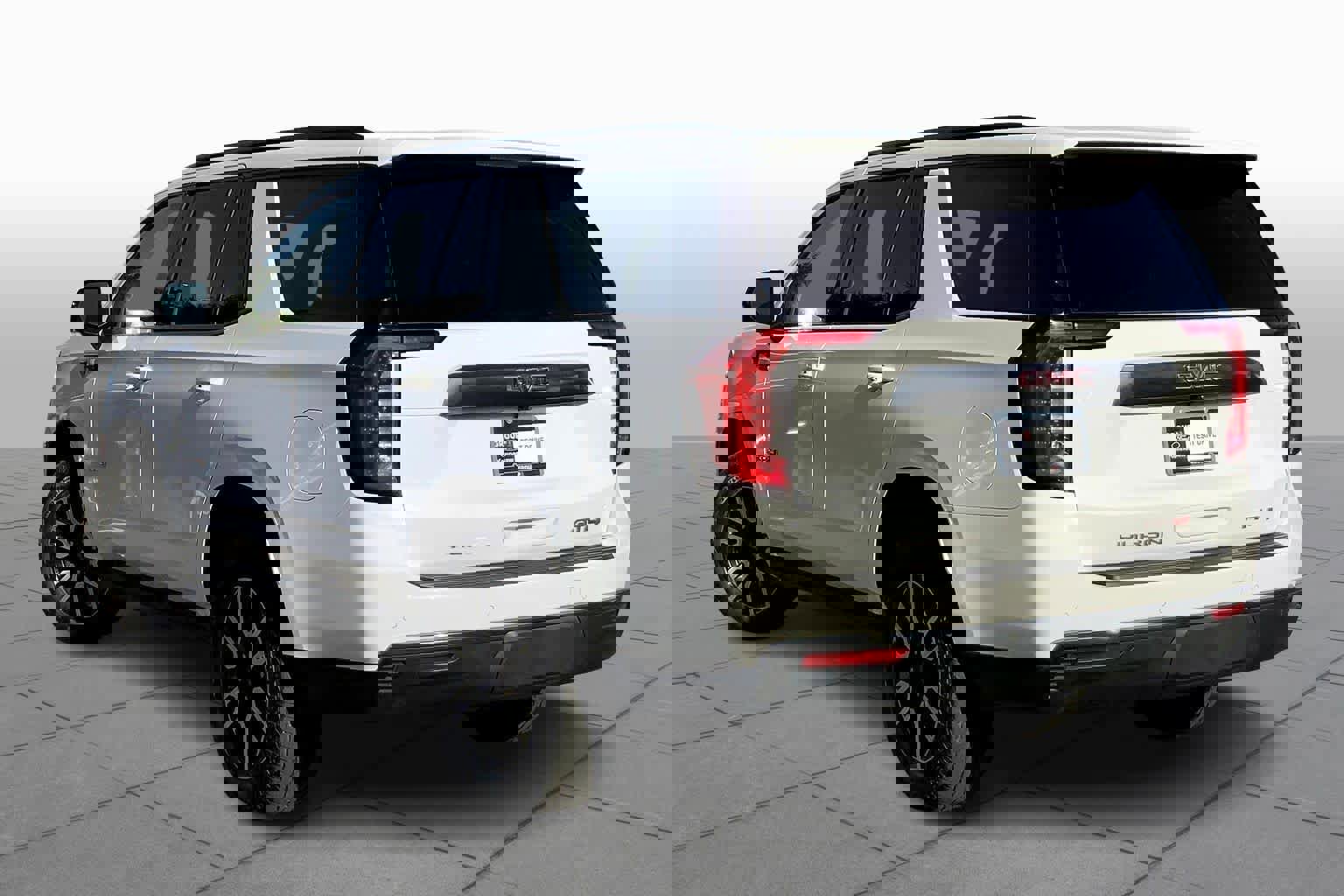 Used 2024 GMC Yukon AT4 w/ AT4 Premium Package image 11