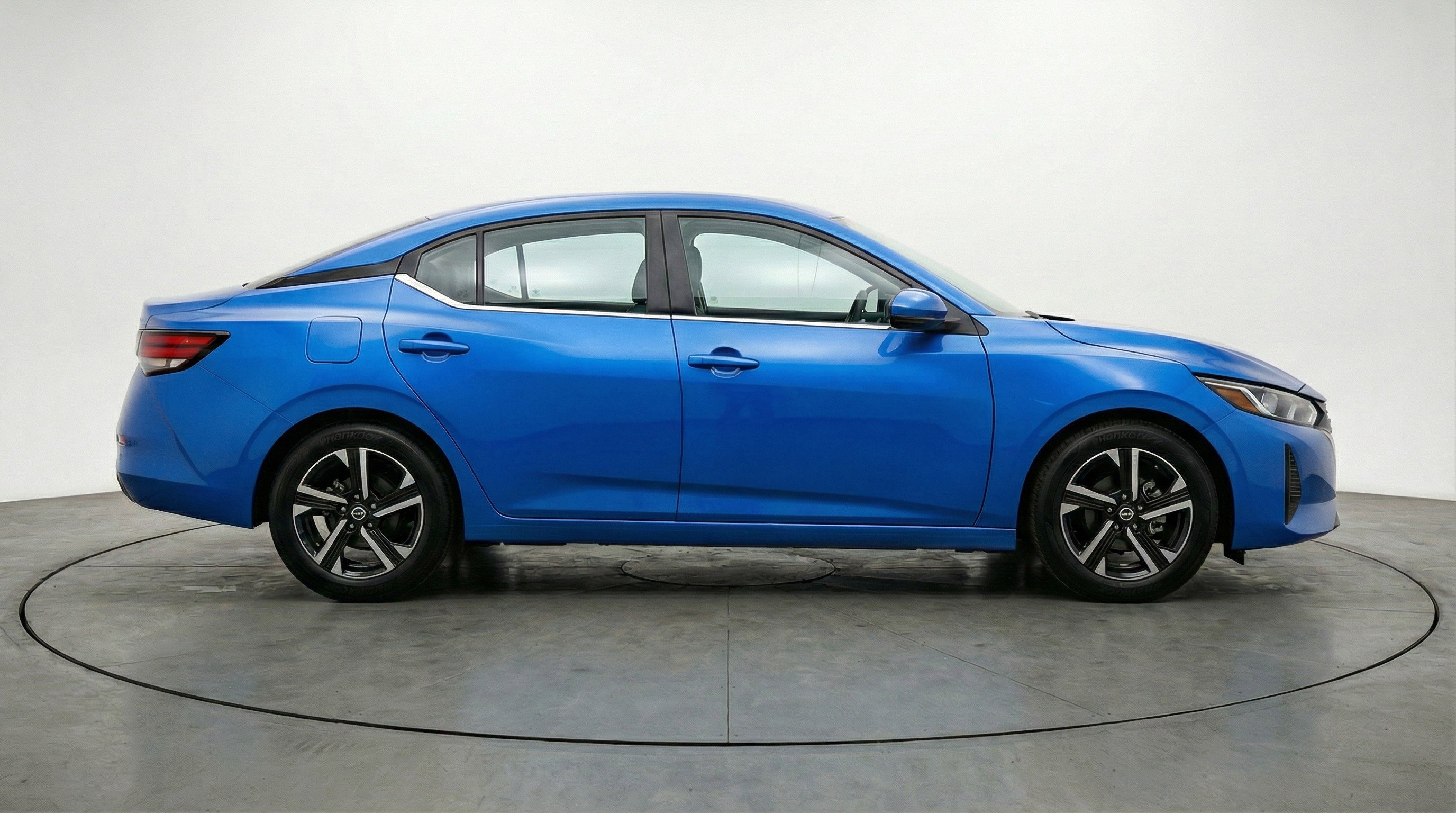 Used 2025 Nissan Sentra SV FWD image 11