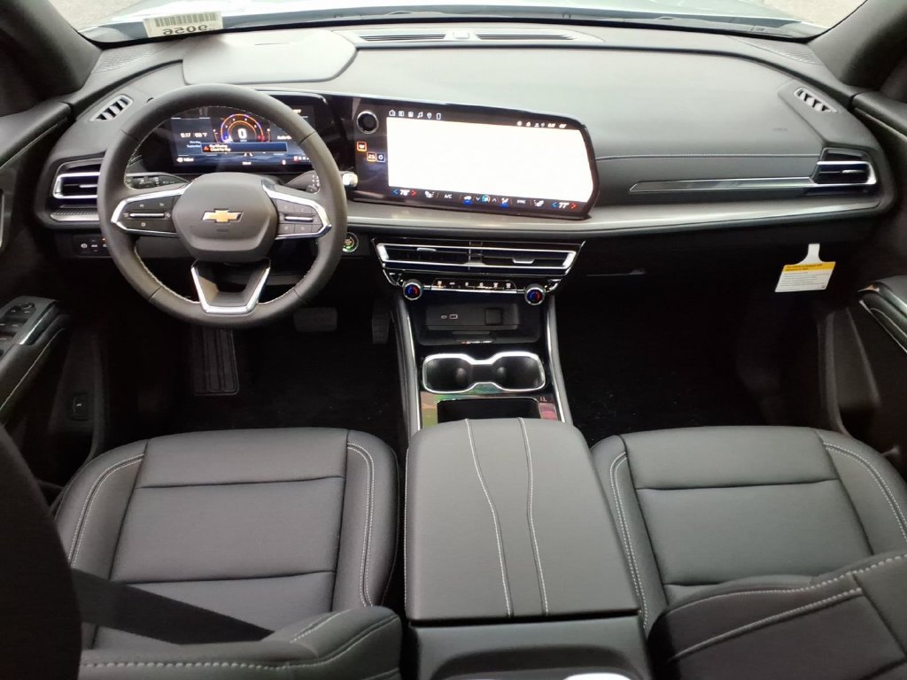 New 2027 Chevrolet Traverse LT w/ Sun and Wheel Package FWD image 21