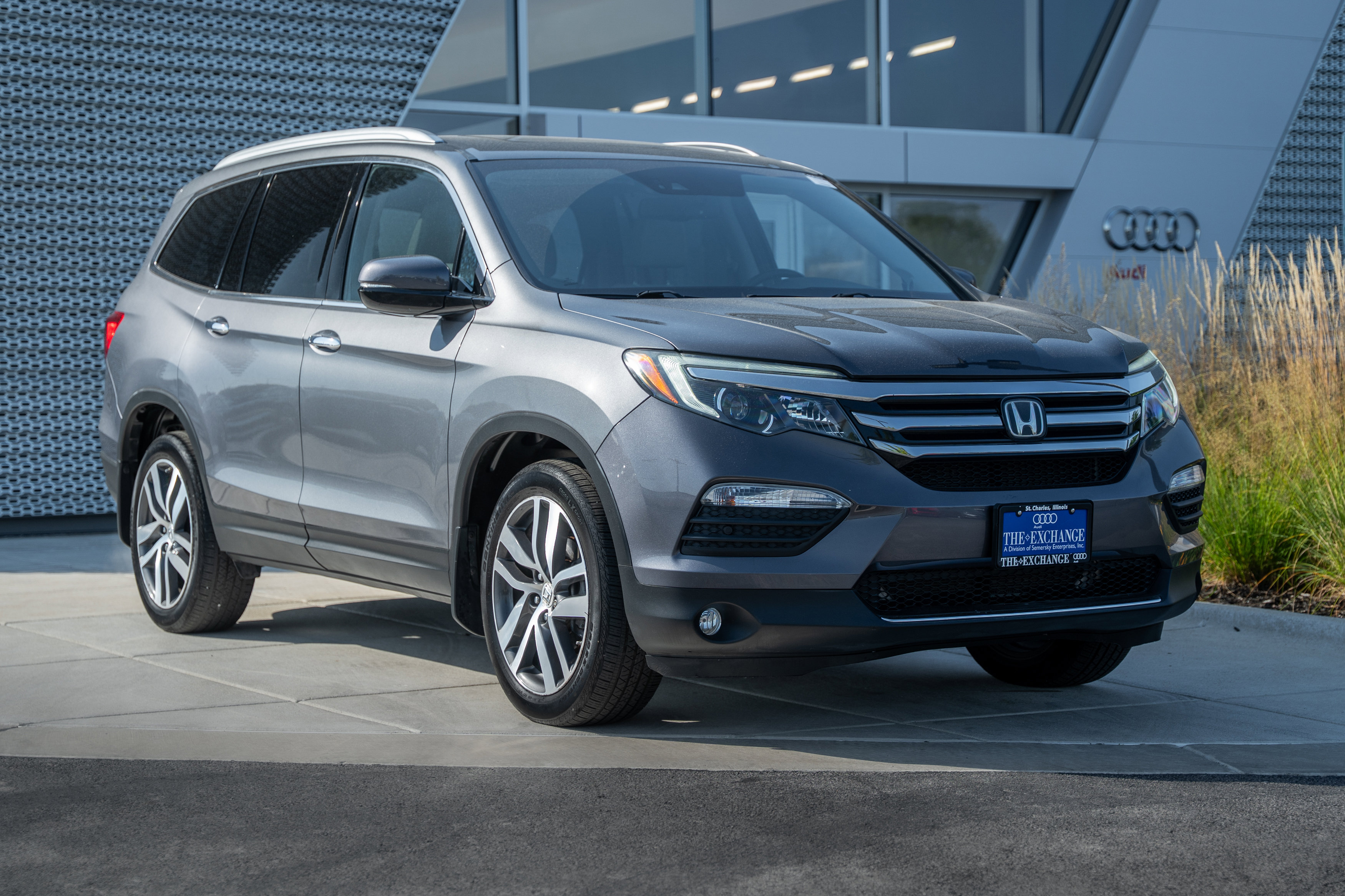 Used 2018 Honda Pilot Elite image 2