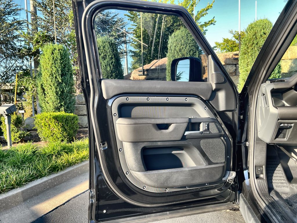 New 2026 Land Rover Defender 110 X-Dynamic SE AWD/4WD image 17