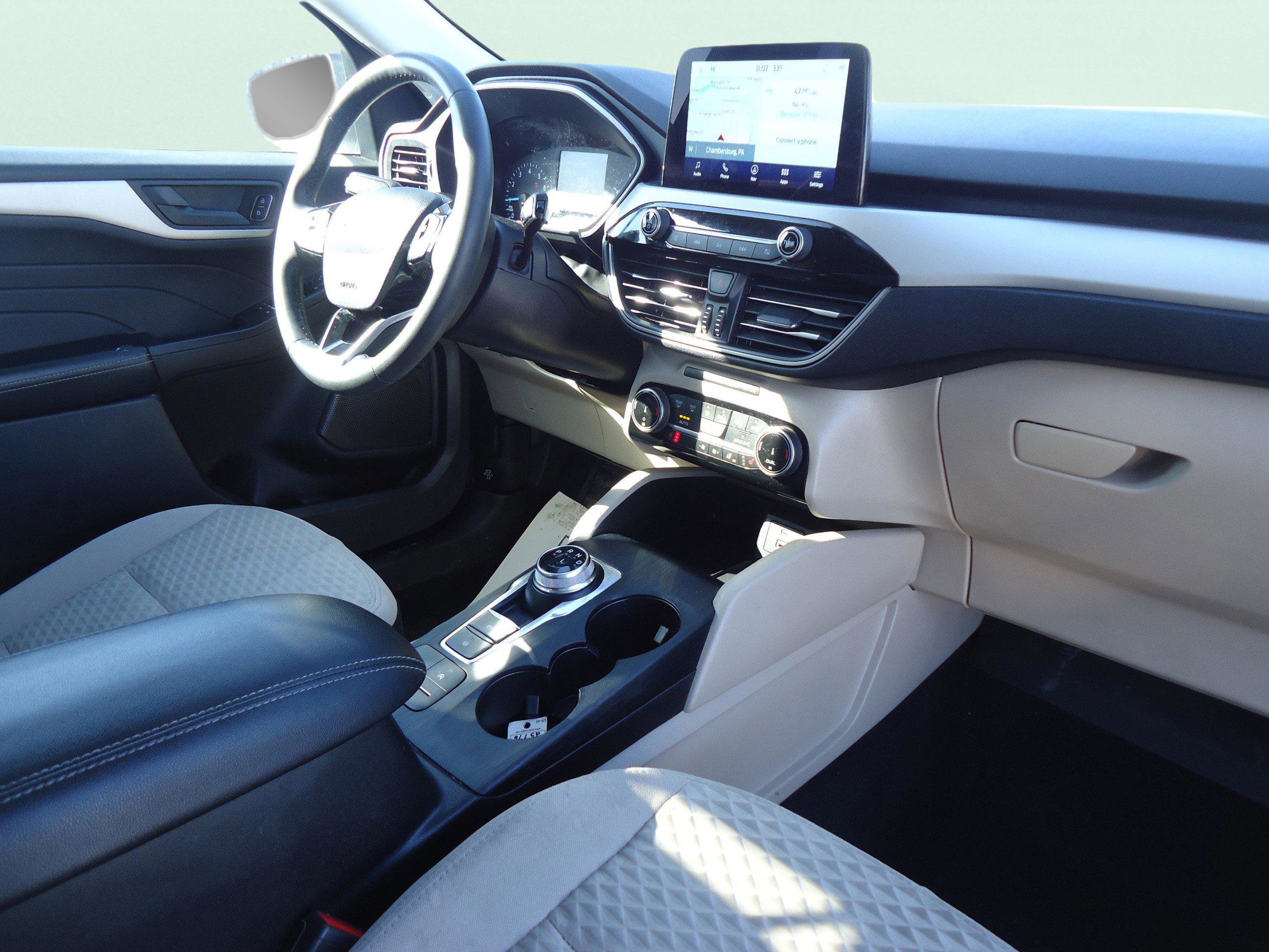 Used 2022 Ford Escape SE w/ SE Sport Appearance Package image 28