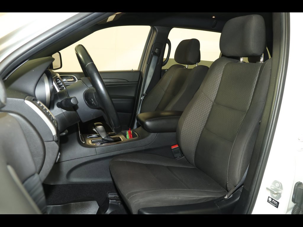 Used 2021 Jeep Grand Cherokee Laredo image 23