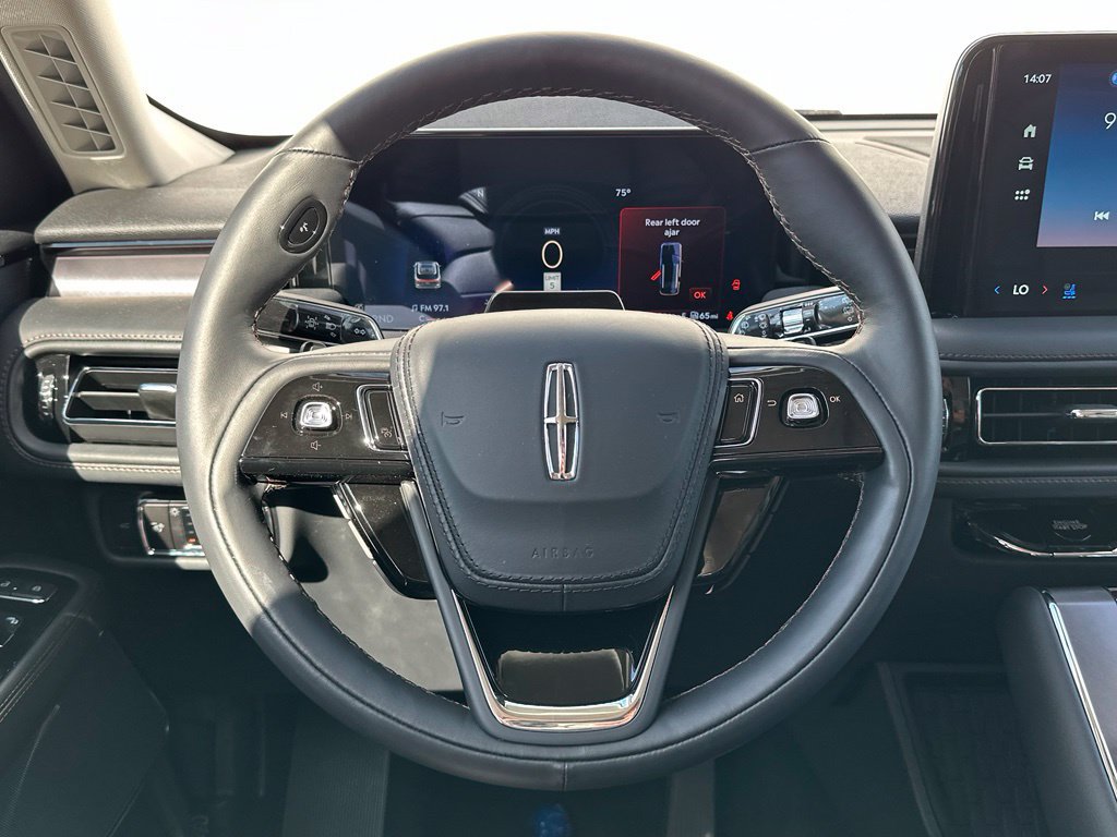 New 2026 Lincoln Aviator AWD image 8