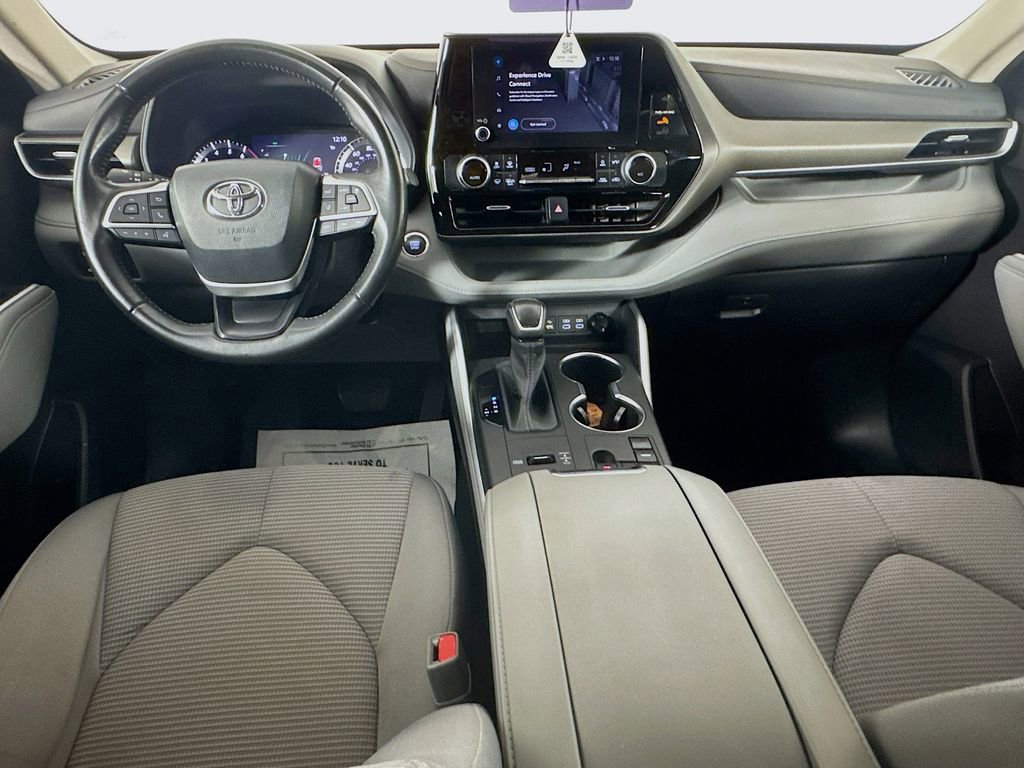 Used 2023 Toyota Highlander LE FWD image 24