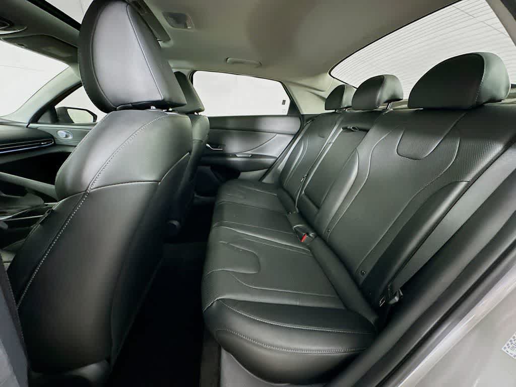 Used 2022 Hyundai Elantra Limited FWD image 13