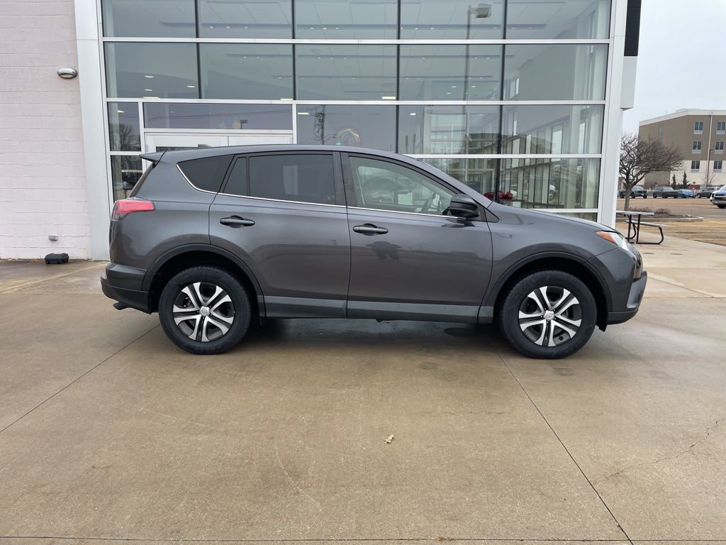 Used 2018 Toyota RAV4 LE w/ All Weather Liner Package AWD/4WD image 4